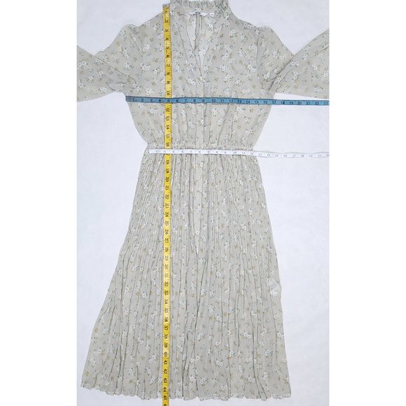 Uniqlo Pleated Chiffon Dress - Picture 14 of 14